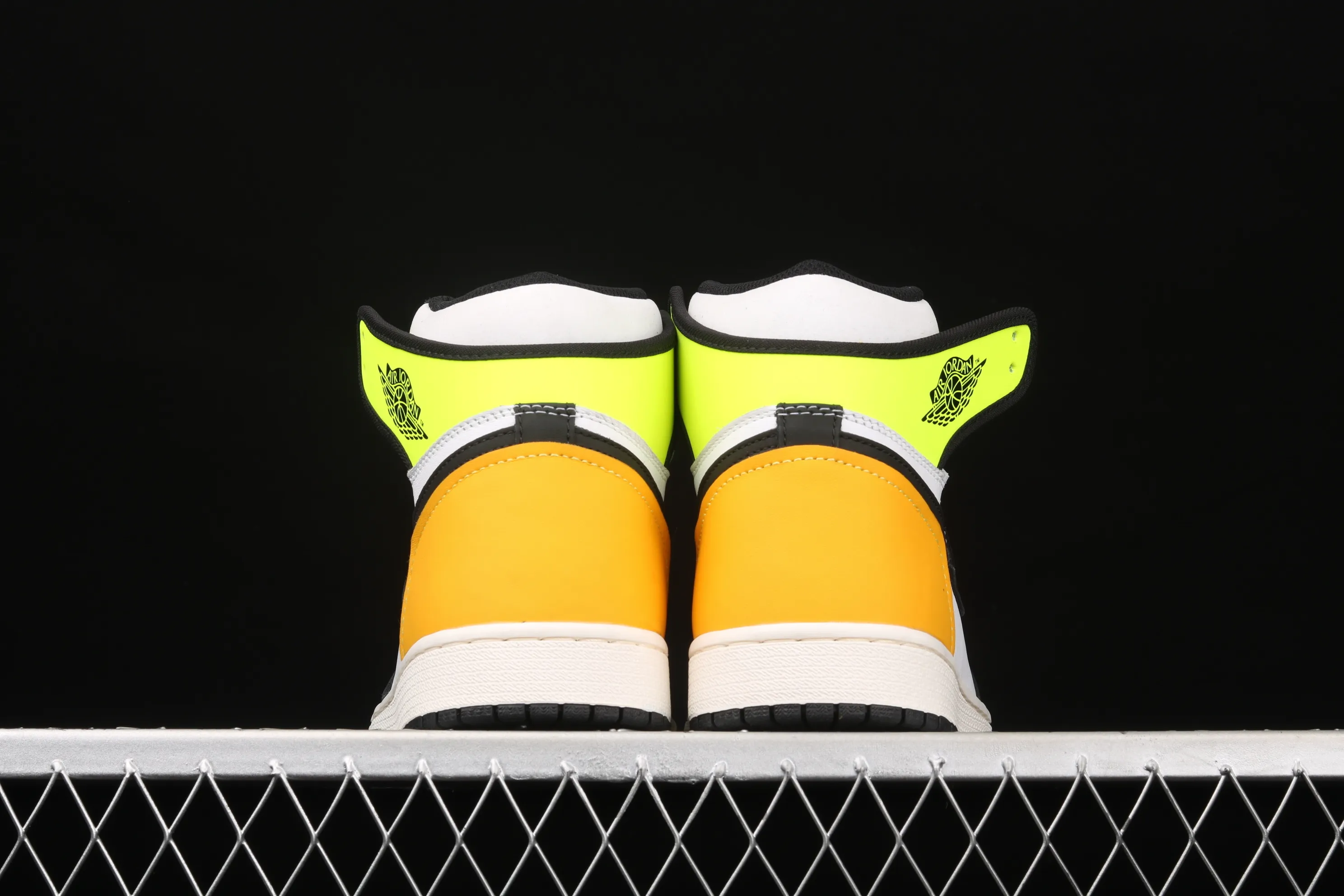All categories Air Jordan Jordan series basketball shoes Air Jordan 1 High H version Air Jordan 1 Retro High OG AJ1 Joe 1 fluorescent yellow green Gaobang basketball shoes 555088-118